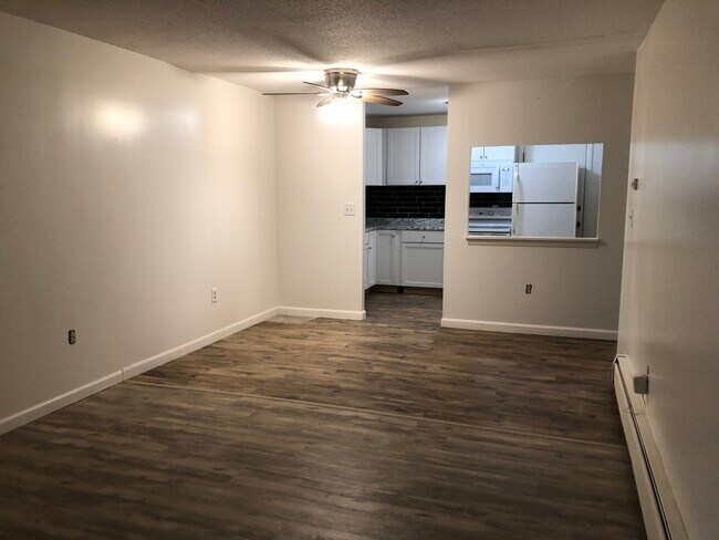 Building Photo - 2 Strawberry Bank Rd