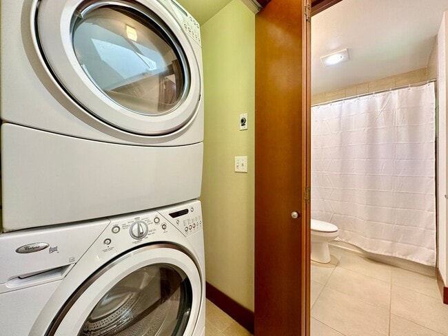 Building Photo - Stunning Townhome for Lease  in Seattle’s ...