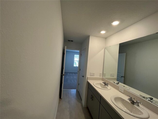 Building Photo - 2995 Skyline Lp