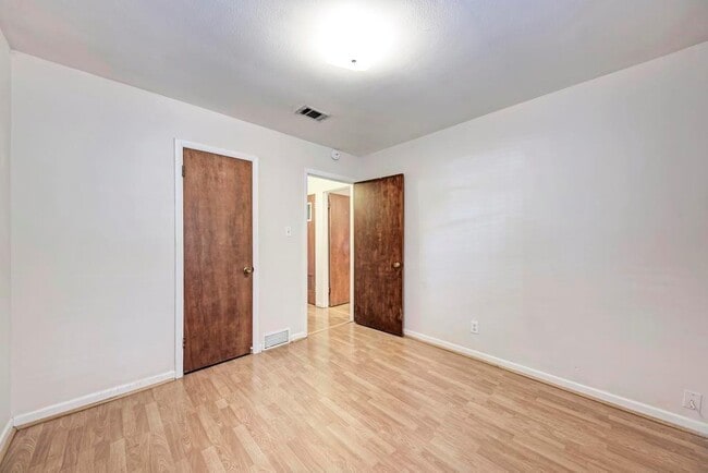 Building Photo - 1805 Mohle Dr