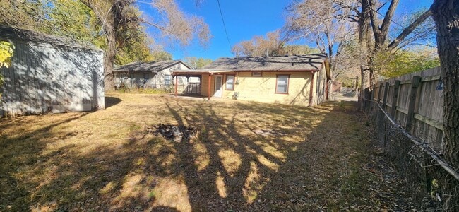 Building Photo - Spacious 2 bedroom and 1 Bath home in Sout...