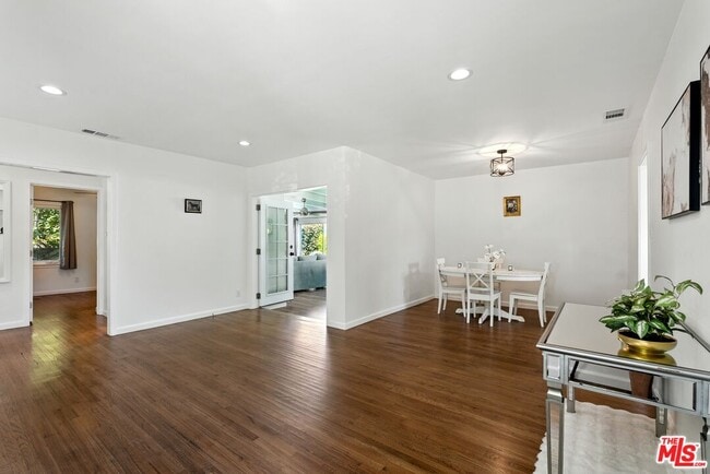 Building Photo - 7020 Bertrand Ave