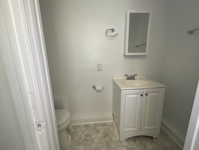 Building Photo - 208 Liberty Ct