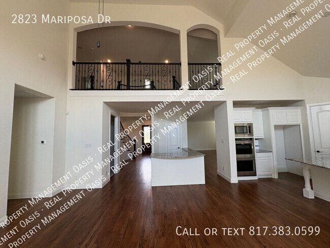 Building Photo - 2823 Mariposa Dr