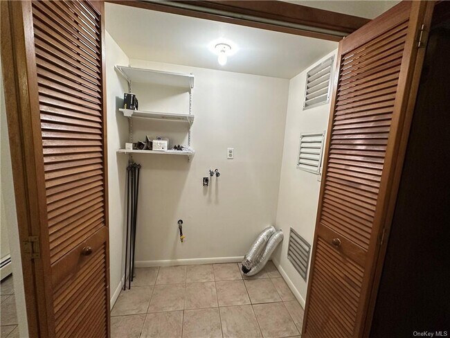 Building Photo - 6 Cedar Ln