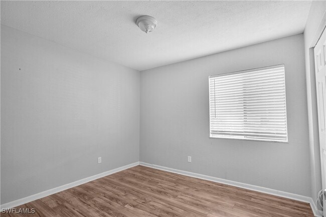 Building Photo - 4617 Bayshore Dr