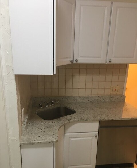 Primary Photo - 4 Adella Pl