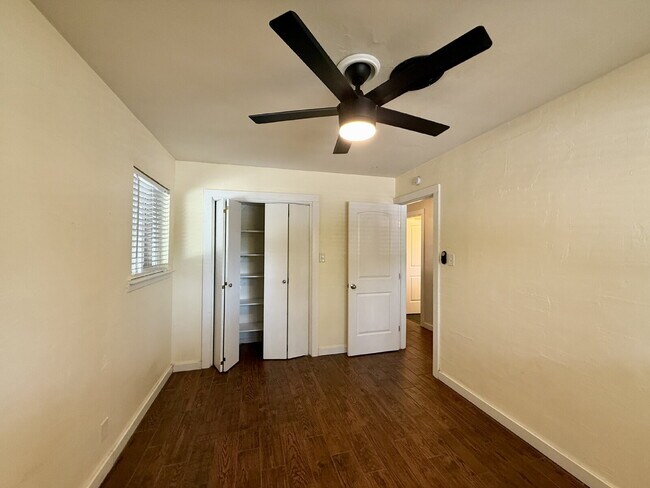 Building Photo - Updated 2-Bedroom Duplex in the Heart of C...
