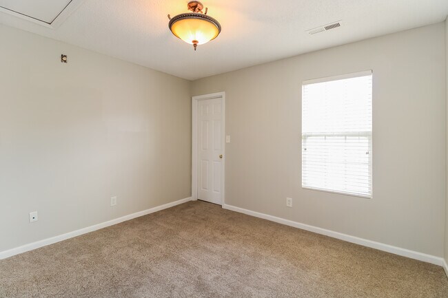 Building Photo - 1225 Hampton Park Dr