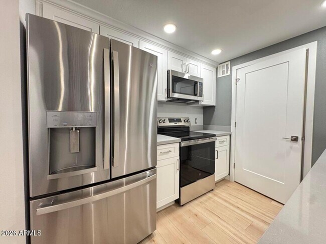 Building Photo - 1701 E Colter St