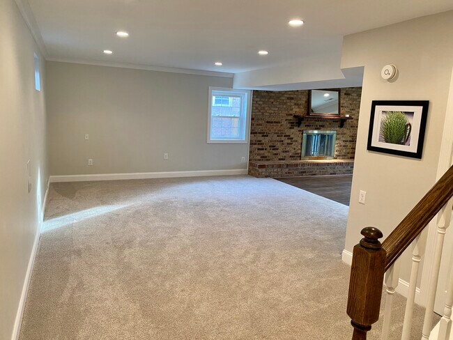 Building Photo - 4904 POWELL RD