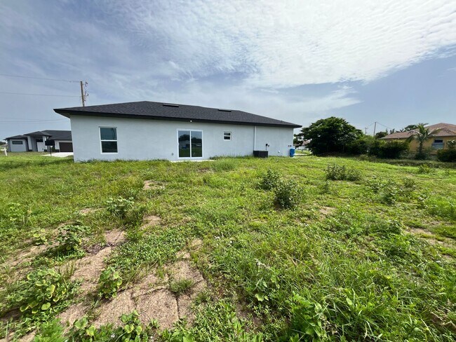 Building Photo - BRAND NEW MODERN SF HOME 3BD+den/2BA with GARAGE IN LEHIGH ACRES!