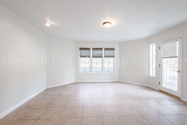 Building Photo - 3 Bedroom/2 Bath Home Near Panorama Bluffs and Garces High School - $2750 Per Month!