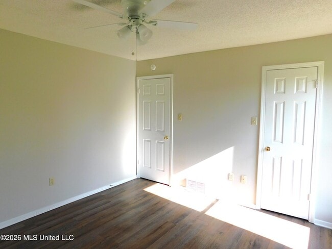 Building Photo - 5840 Waverly Dr