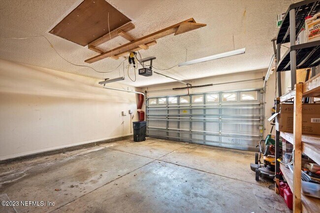 Building Photo - 929 Raindrop Ln