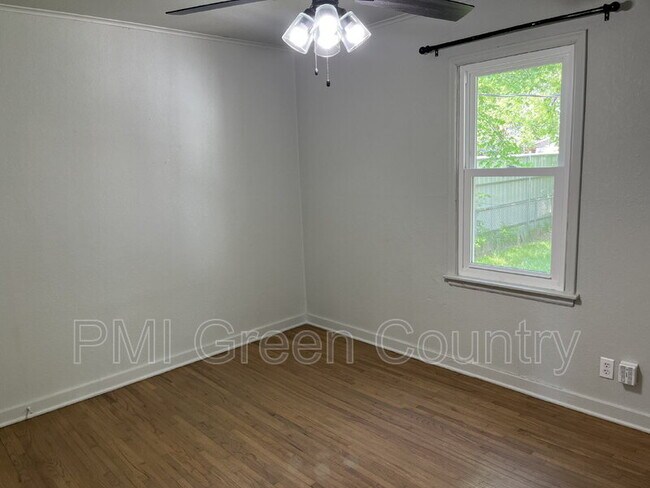 Building Photo - 4326 S Owasso Ave