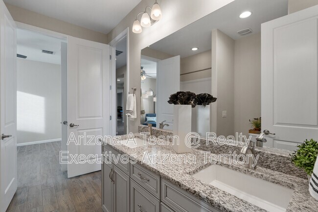 Building Photo - 14224 N Silverleaf Ln