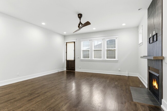 Building Photo - 1708B 15th Ave S