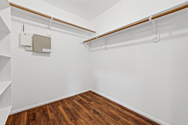 Building Photo - 4539 Springfield Lakes St