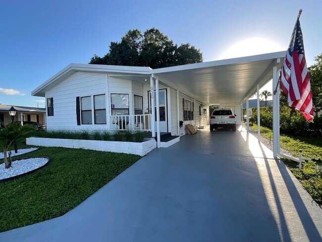 Building Photo - 920 Sun Acres Ln