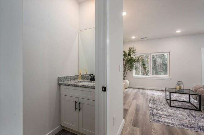 Building Photo - 11 E 20th St