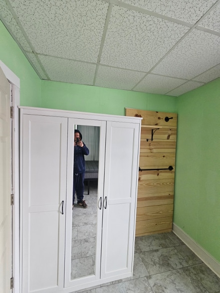 Building Photo - 842 Capital Ave NE