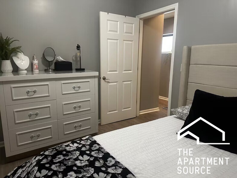 Building Photo - 811 S Kedzie Ave