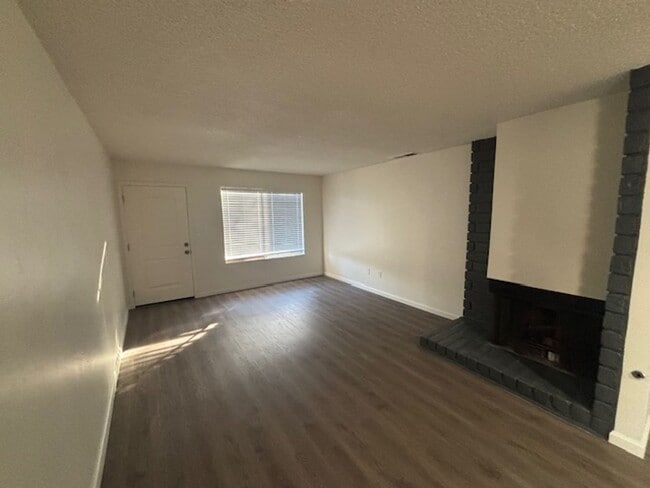 Building Photo - 1017 Nimrod Ct