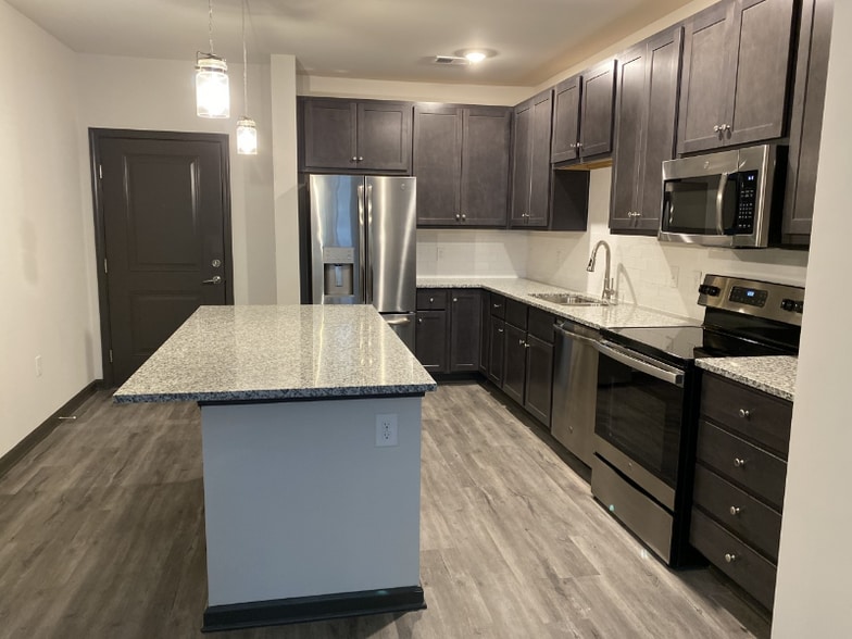 Building Photo - 1540 Dunn Rd