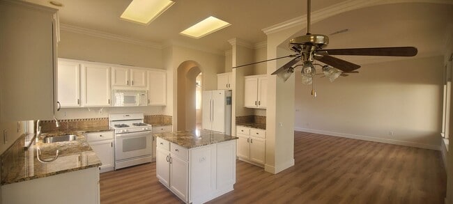 Building Photo - Sun City: 55&older Community - Single Story- 2 Bedroom Plus Den 2 Bath 2 Car Garage Large Fenced ...