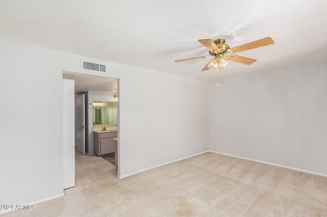 Building Photo - 1835 E Yale Dr