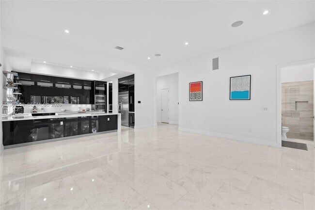 Building Photo - 9580 SW 101st Terrace