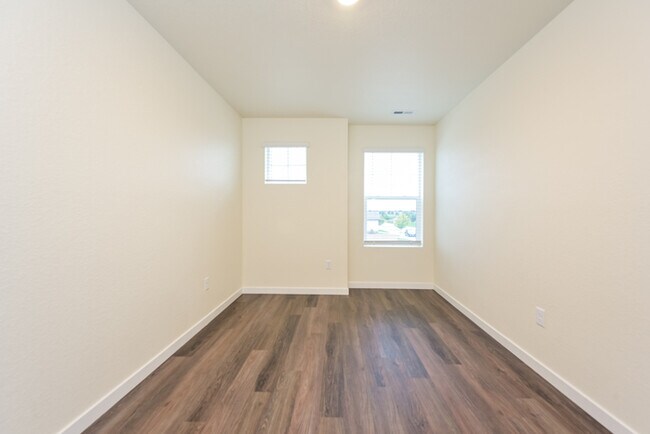 Building Photo - 13447 Oneida Ln