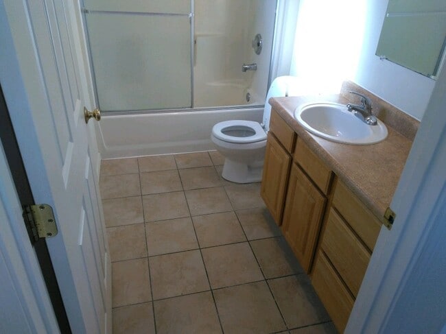 Building Photo - Spacious 2 bedroom in great community