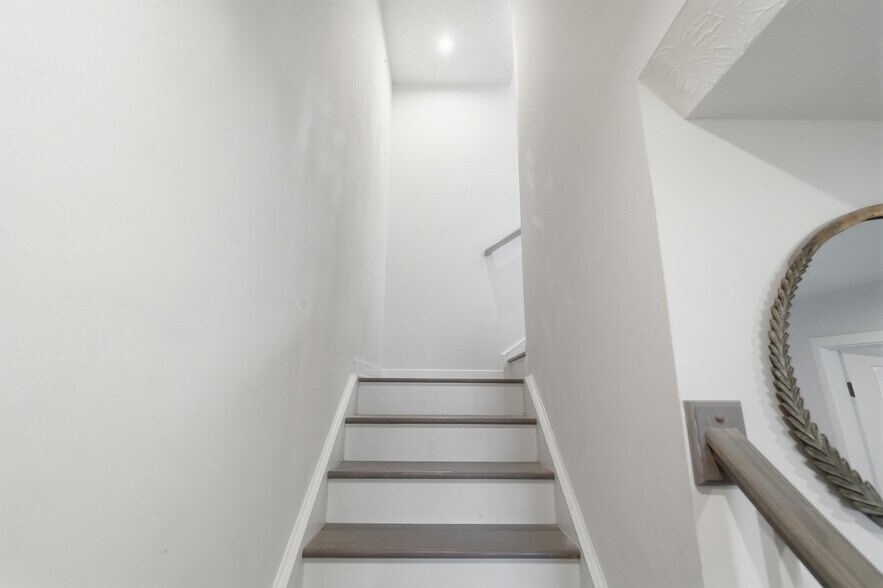 Building Photo - 9 Wentworth Ln
