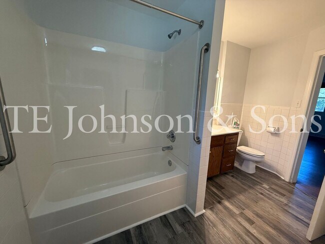 Building Photo - Three bedroom House with Large Lot in Country Setting