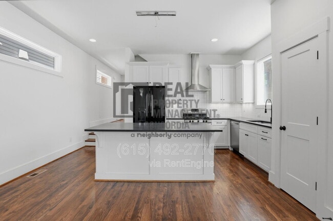 Building Photo - 1607 10th Ave N