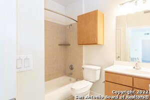 Building Photo - 7342 Oak Manor Dr