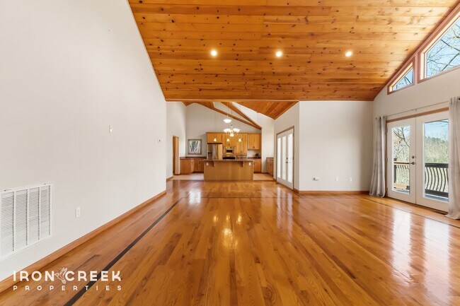 Building Photo - Mountain Craftsman Retreat with Long-Range...