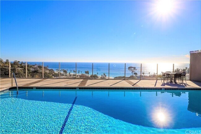 Building Photo - Ocean View Single Level Laguna Beach Condo!