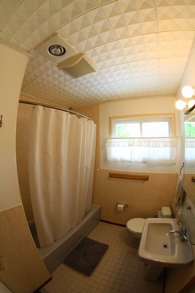 Building Photo - 309 Cedar Ln