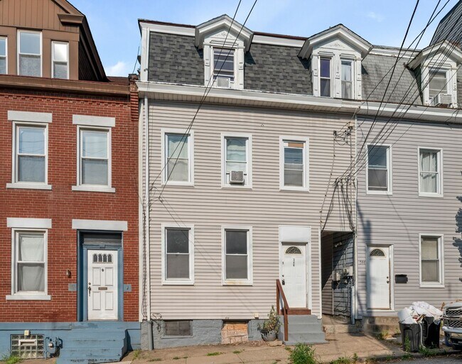 Building Photo - 346 39th St