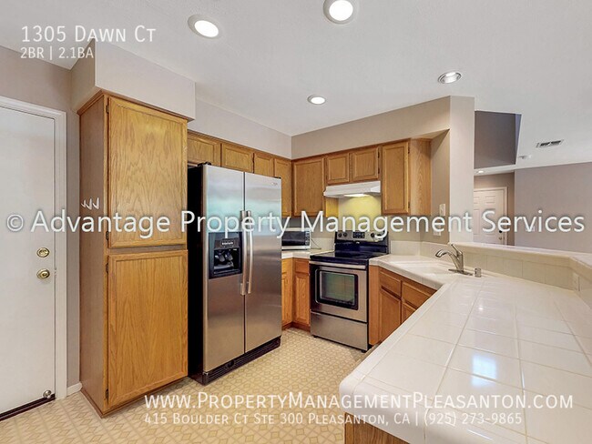 Building Photo - Spacious 2 Bed, 2.5 Bath, Townhome with 2-...