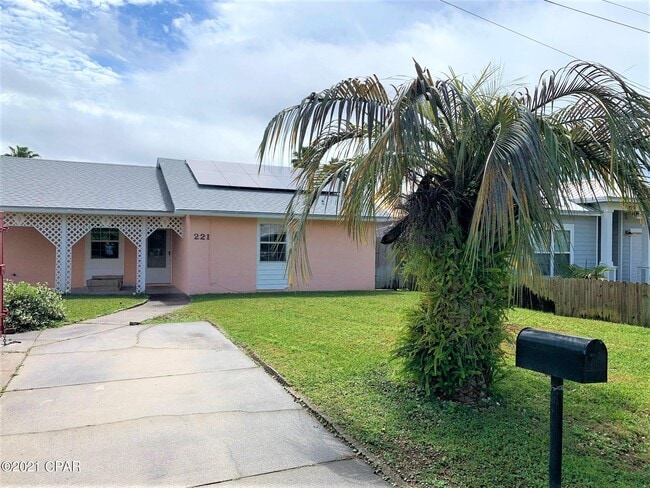 Building Photo - 221 Poinsettia Dr
