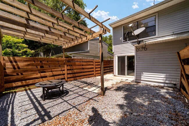 Building Photo - Haystacks Condo