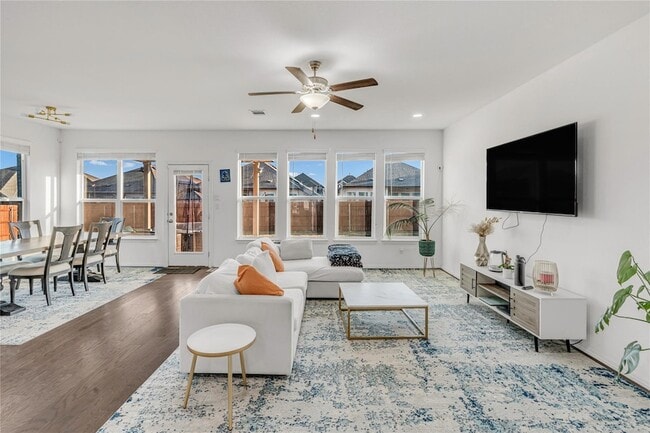 Building Photo - 111 Fortuna Ct