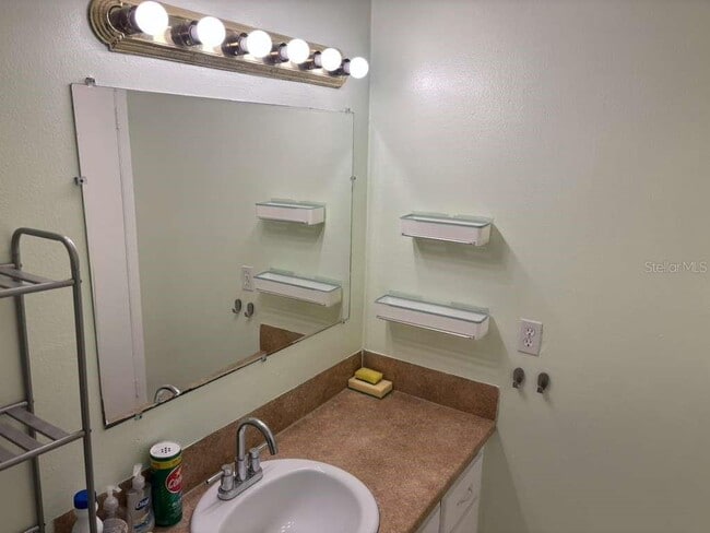 Building Photo - 660 62nd Ave N