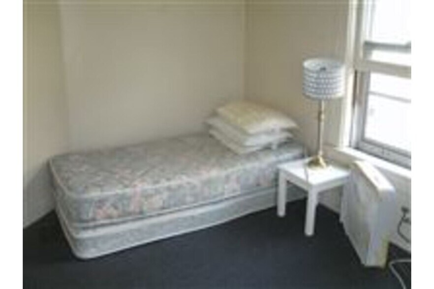 Building Photo - 221 N Ashley St