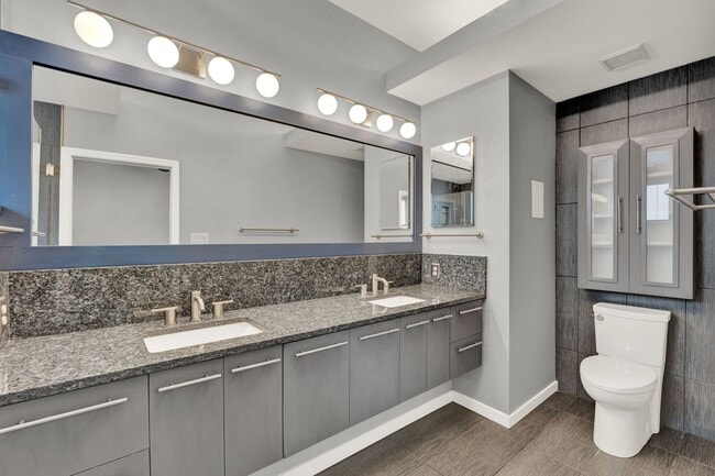 Building Photo - Luxury 2 Bedroom 2.5 Bath Townhome In Down...