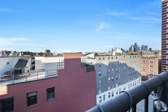 Building Photo - 1015 Grand St